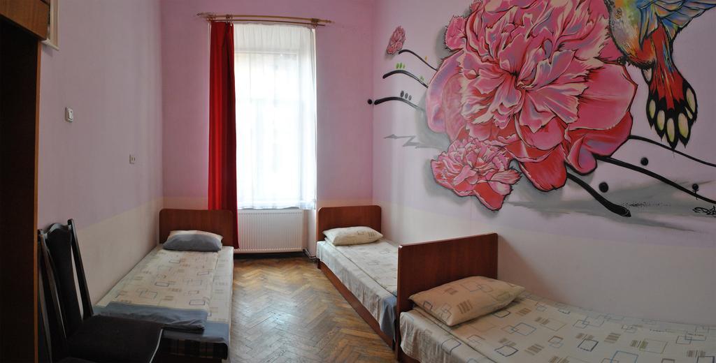 Hostel Comfort Lviv Bagian luar foto